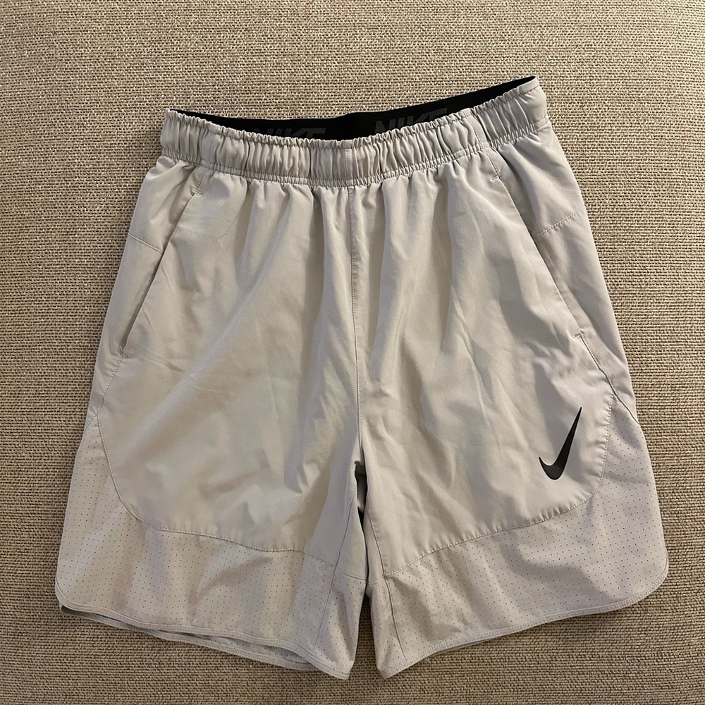 Nike Gray Athletic Shorts Lightweight Quick-Drying